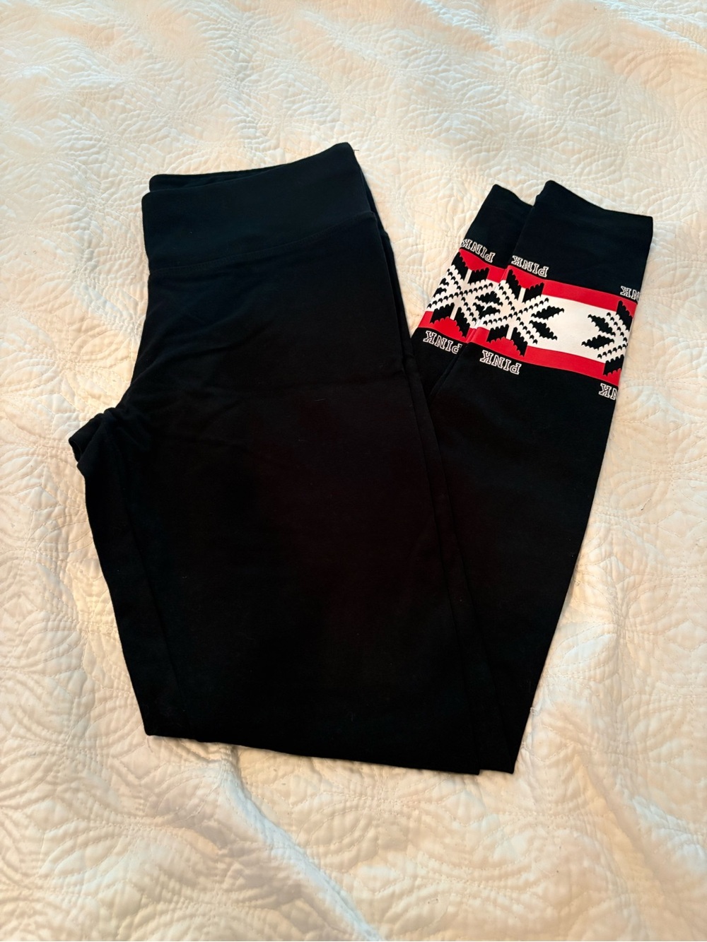 Like New VS PINK Red & White Snowflake Accent Cotton Leggings sz S